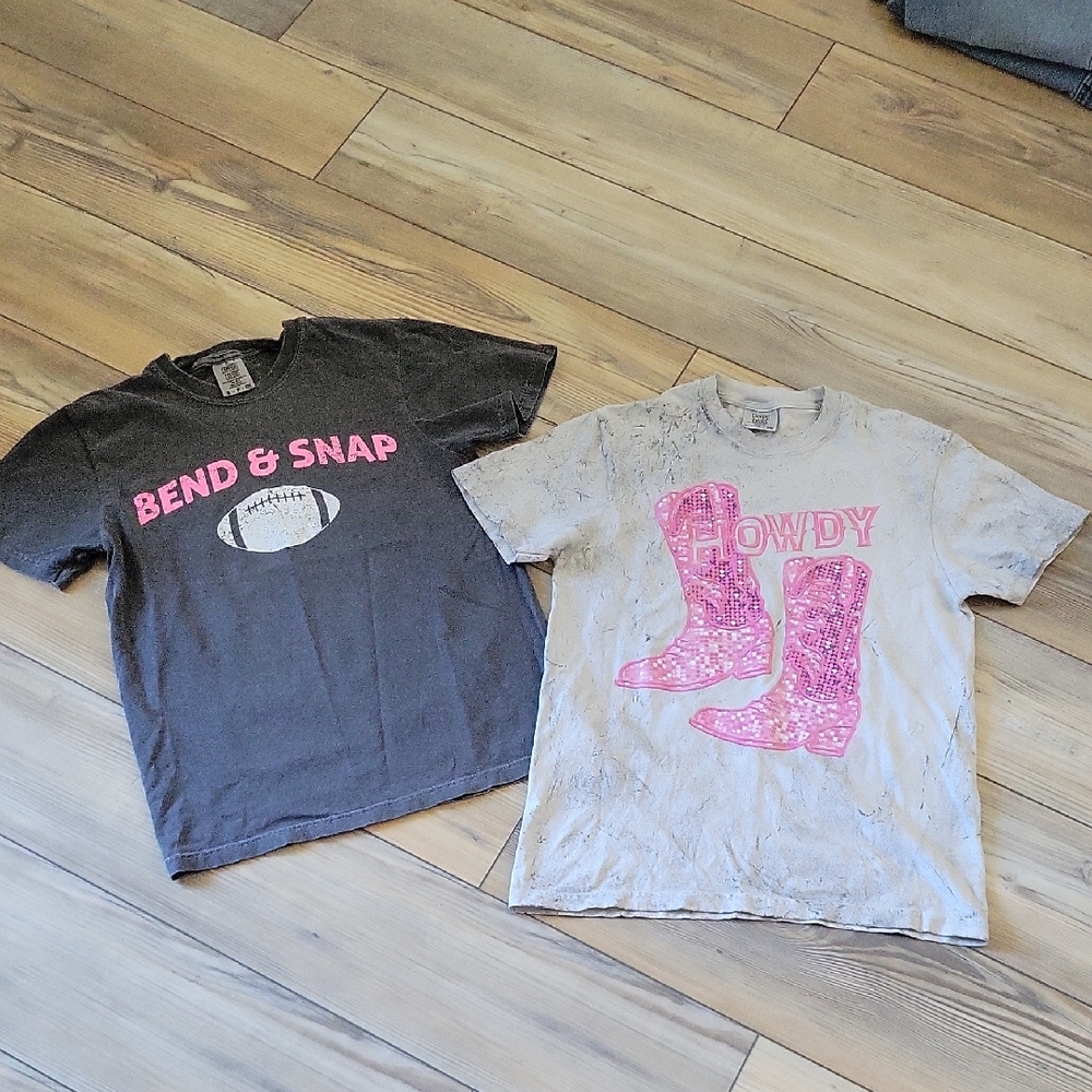 Graphic T-Shirt Bundle - Gray and Pink Size Small